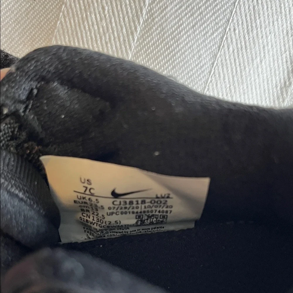 Nike Kids Black and White Hook-and-Loop Sneakers - Picture 3 of 3